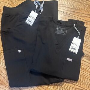 Figs scrubs for women, NWT black Kade regular length cargo pants, one pocket top